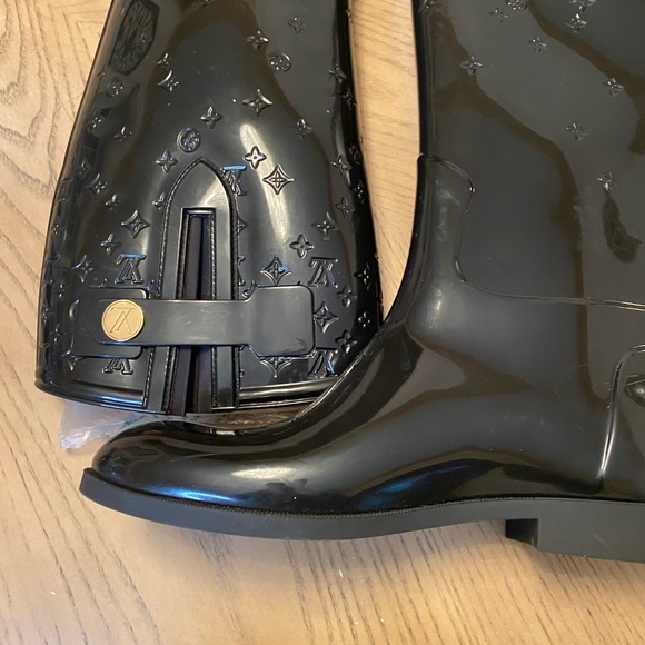 ❤️ Authentic Louis Vuitton Black Rain Boots - Picture 9 of 13